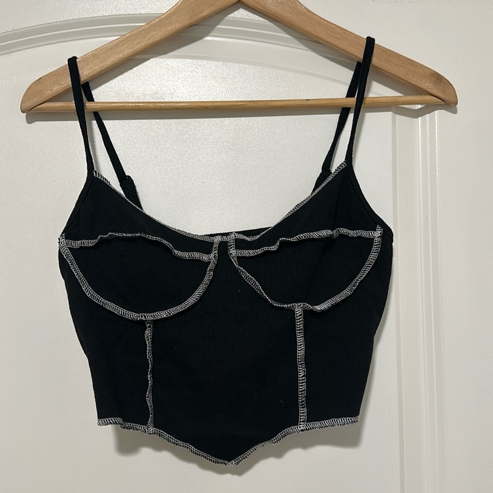 Small crop top with white detailing stitching